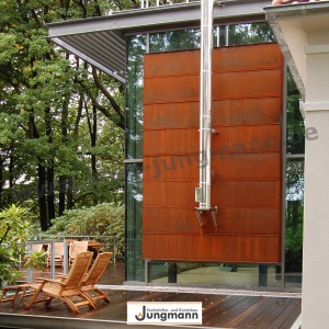 Kamin mit gerostetem Cortenstahl